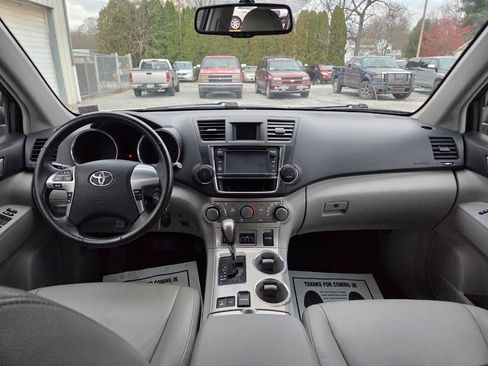 Used 2013 Toyota Highlander SE AWD/4WD image 11