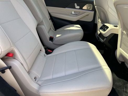 Used 2022 Mercedes-Benz GLS 450 4MATIC image 32
