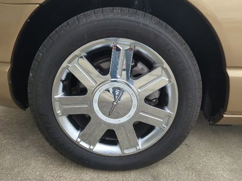 Used 2005 Ford Thunderbird image 12