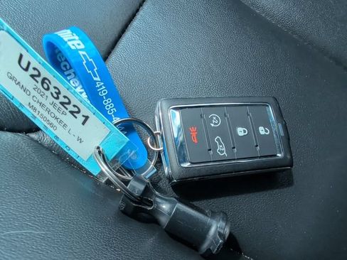 Used 2021 Jeep Grand Cherokee L Limited AWD/4WD image 27