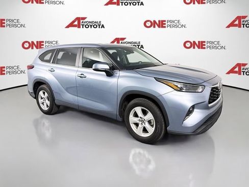 Used 2023 Toyota Highlander LE FWD image 1