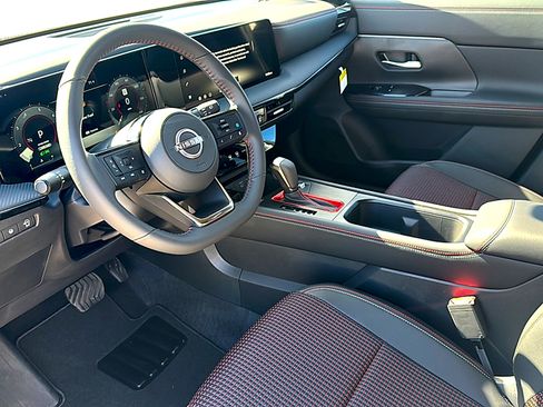 New 2026 Nissan Kicks SR image 9
