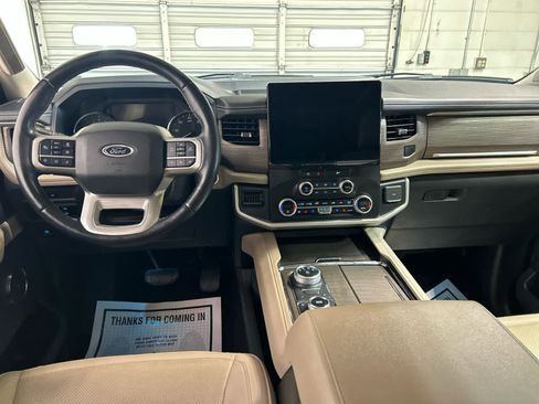 Used 2024 Ford Expedition Limited AWD/4WD image 4
