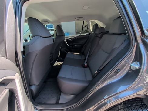 Used 2025 Toyota RAV4 XLE AWD/4WD image 12