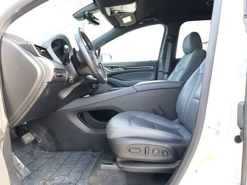Used 2024 Buick Enclave Premium image 13