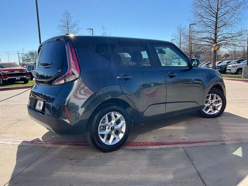 Used 2025 Kia Soul LX w/ LX Technology Package image 6