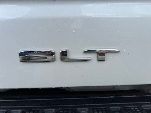 Used 2022 GMC Sierra 1500 SLT AWD/4WD image 42