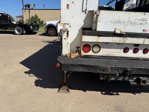 Used 2017 Ford F550 2WD Regular Cab Super Duty image 37