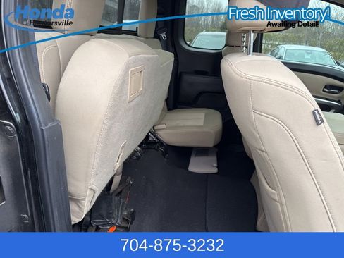 Used 2017 Nissan Titan SV image 11