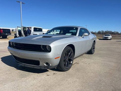 Used 2020 Dodge Challenger SXT w/ Plus Package image 1