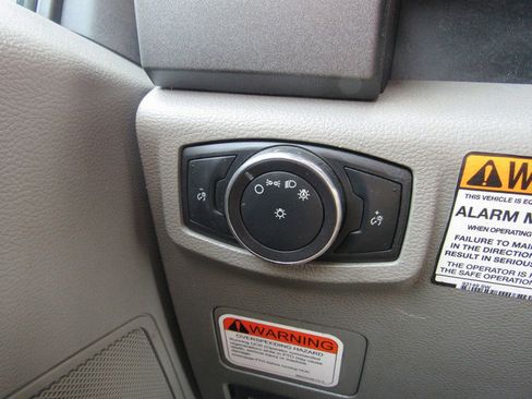 Used 2017 Ford F550 4x4 Regular Cab Super Duty image 40