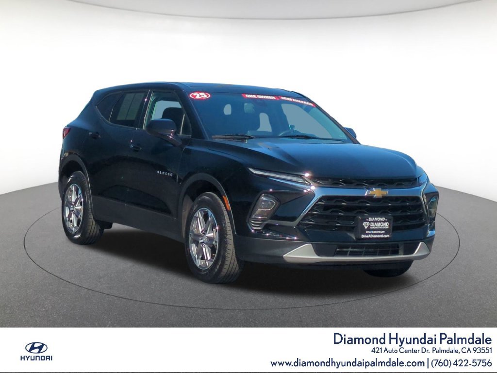 Used 2025 Chevrolet Blazer LT FWD image 1