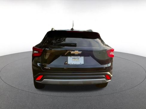 Used 2025 Chevrolet Trax LT image 11