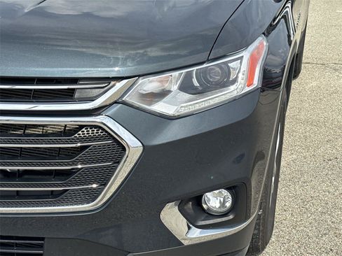 Used 2020 Chevrolet Traverse LT w/ Driver Confidence II Package AWD/4WD image 9