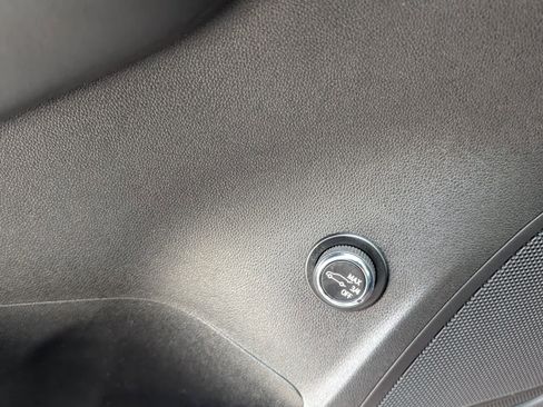 Used 2023 Buick Envision Essence image 19