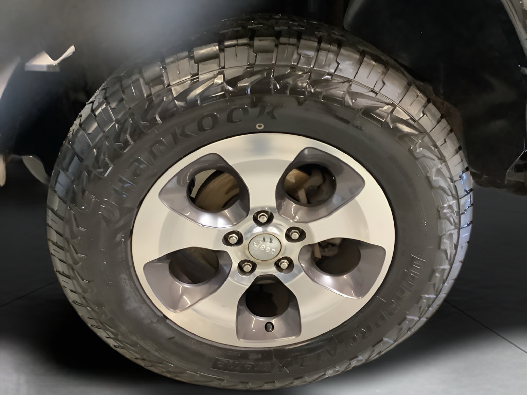 Certified 2018 Jeep Wrangler Sahara w/ Connectivity Group AWD/4WD image 8