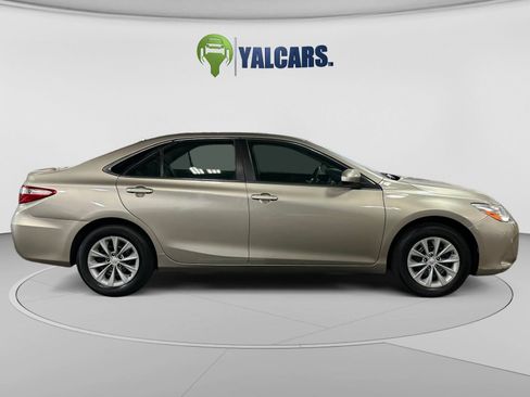 Used 2017 Toyota Camry LE FWD image 6