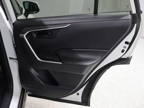 Used 2019 Toyota RAV4 LE w/ Carpet Mat Package AWD/4WD image 21