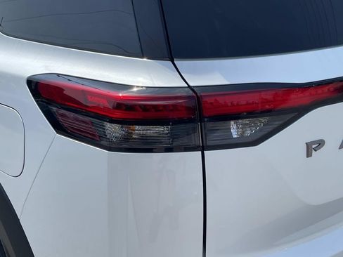 New 2026 Nissan Pathfinder SL FWD image 10