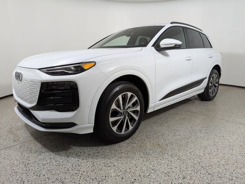 Used 2025 Audi Q6 e-tron Premium w/ Convenience Package image 3