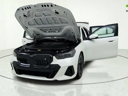 Used 2024 BMW i5 eDrive40i w/ Executive Package RWD image 11