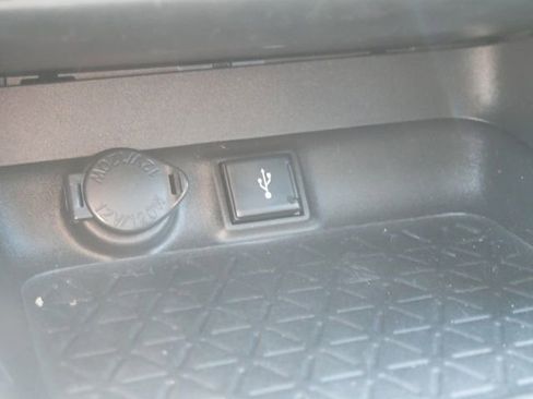 Used 2022 Toyota RAV4 XLE Premium AWD/4WD image 17