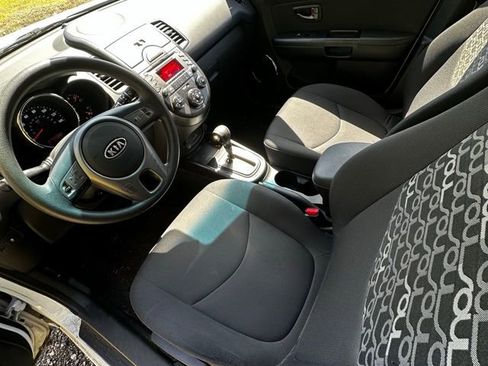 Used 2010 Kia Soul + FWD image 11
