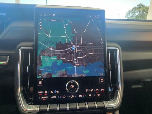 Used 2025 GMC Yukon Denali RWD image 31