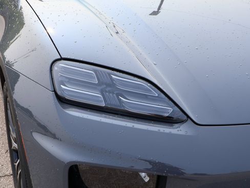 New 2025 Porsche Macan 4 Electric image 14