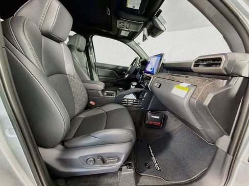 New 2026 Toyota Tacoma Limited AWD/4WD image 30