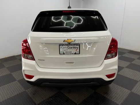 Used 2021 Chevrolet Trax LS w/ Tint and Cruise Package image 9