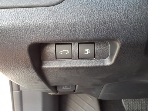 New 2026 Toyota Crown Platinum image 16