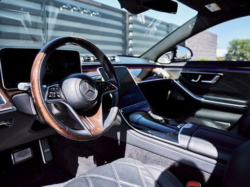 Used 2021 Mercedes-Benz Maybach S 580 4MATIC image 2