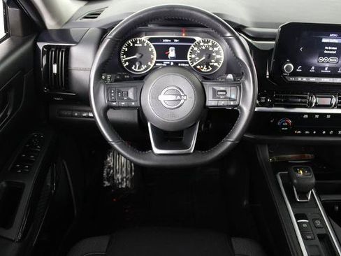 Certified 2025 Nissan Pathfinder SV FWD image 7
