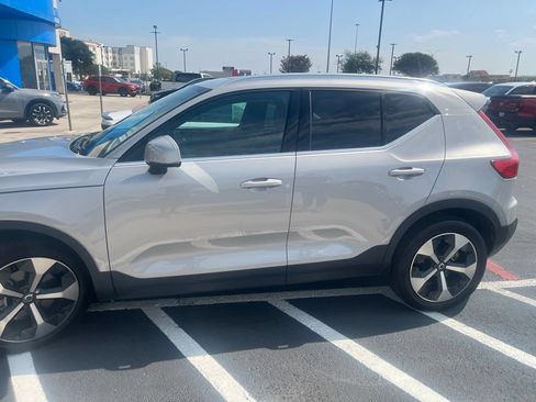 Used 2023 Volvo XC40 B4 Plus w/ Driver Assist Package FWD image 1