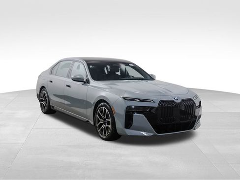 New 2026 BMW 740i xDrive w/ Premium Package image 7