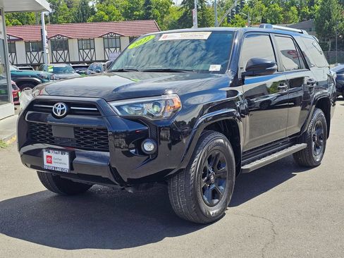 Certified 2022 Toyota 4Runner SR5 Premium w/ Moonroof Package AWD/4WD image 3