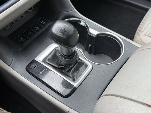 Used 2019 Toyota Highlander LE AWD/4WD image 16