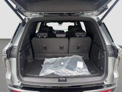 New 2026 Chevrolet Traverse RS w/ LPO, Floor Liner Package AWD/4WD image 27