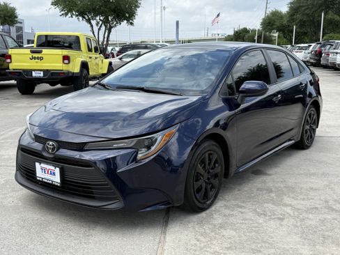 Used 2024 Toyota Corolla LE FWD image 9