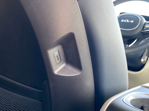 New 2026 Kia Carnival EX image 24