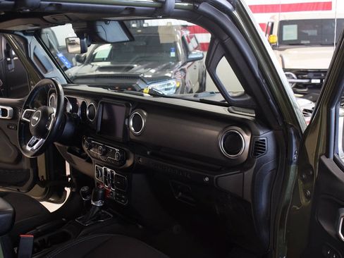 Used 2022 Jeep Wrangler Unlimited Rubicon 4xe w/ Cold Weather Group AWD/4WD image 24