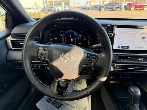 Used 2025 Toyota Camry SE image 14