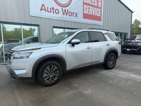 Used 2022 Nissan Pathfinder SV AWD/4WD image 29