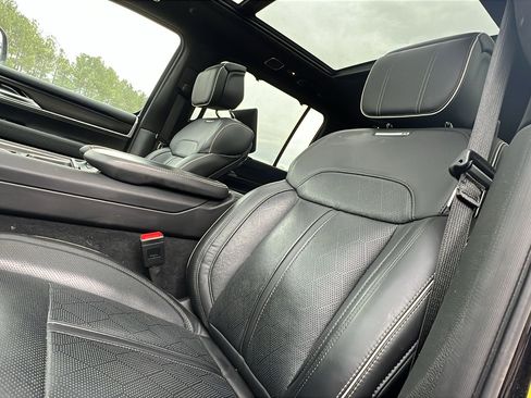 Used 2025 Jeep Grand Wagoneer Series II Obsidian w/ Quick Order Packagew 28T image 18