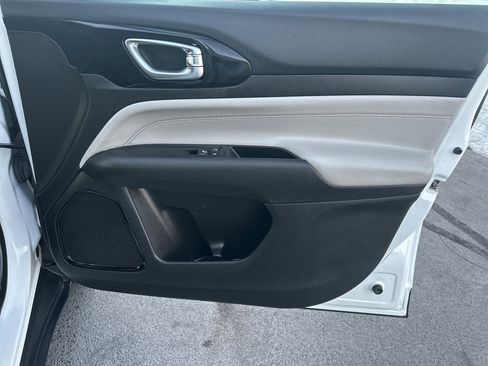 Used 2024 Jeep Compass Limited image 24