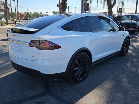 Used 2017 Tesla Model X 75D image 5