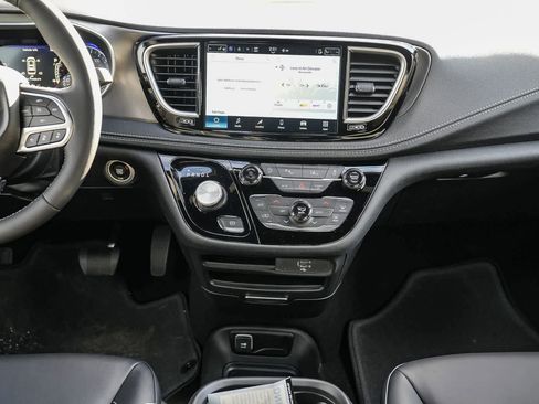 New 2026 Chrysler Pacifica Select image 14