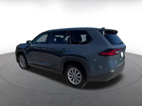 Used 2025 Toyota Grand Highlander XLE image 10