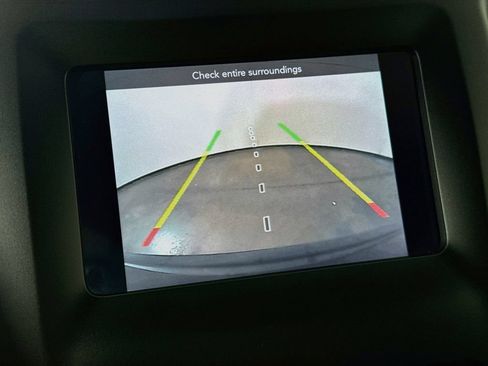 Used 2020 Jeep Cherokee Latitude Plus w/ Cold Weather Group FWD image 16